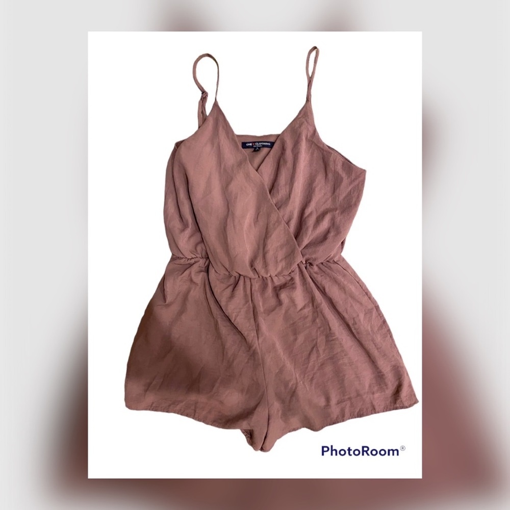 ONE CLOTHING Los Angeles Womens Mauve Pink Shorts Romper Size Large L Love